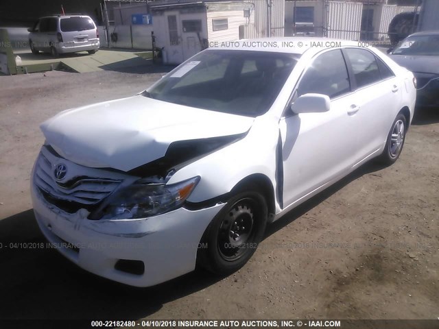 4T1BF3EK7BU587386 - 2011 TOYOTA CAMRY SE/LE/XLE WHITE photo 2