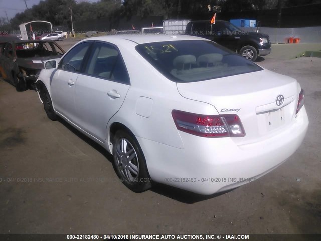4T1BF3EK7BU587386 - 2011 TOYOTA CAMRY SE/LE/XLE WHITE photo 3