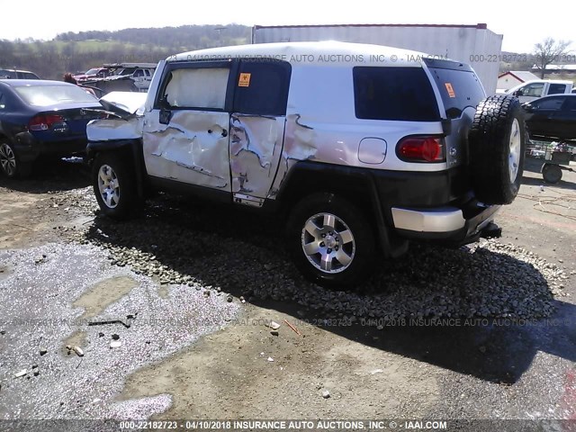 JTEBU11F670002864 - 2007 TOYOTA FJ CRUISER SILVER photo 3