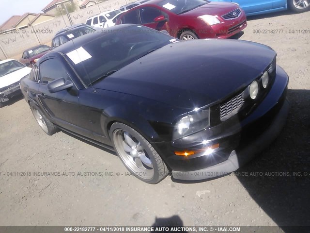 1ZVHT82H575336605 - 2007 FORD MUSTANG GT BLACK photo 1