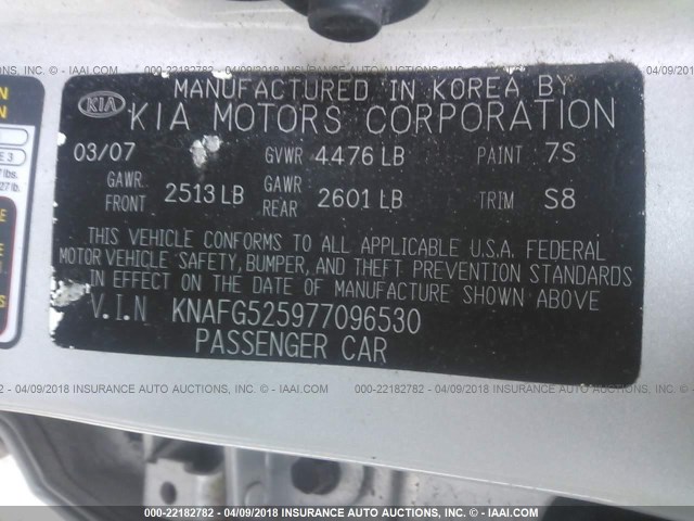 KNAFG525977096530 - 2007 KIA RONDO LX/EX SILVER photo 9