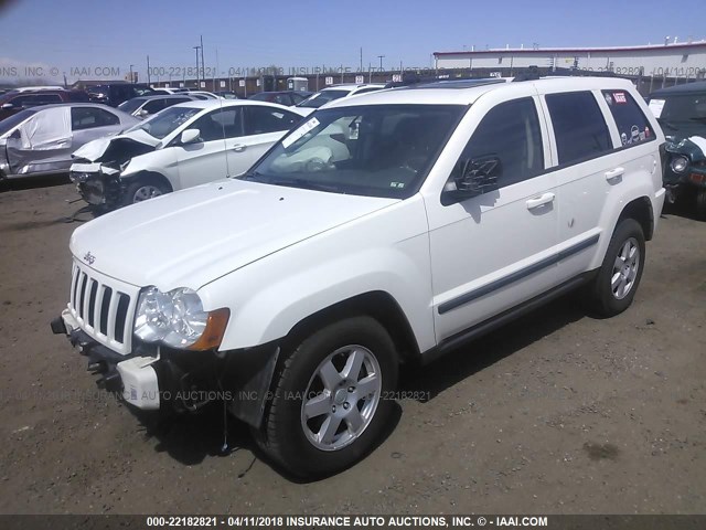 1J8GR48K69C533492 - 2009 JEEP GRAND CHEROKEE LAREDO WHITE photo 2