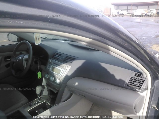 4T1BE46K09U277985 - 2009 TOYOTA CAMRY SE/LE/XLE GRAY photo 5