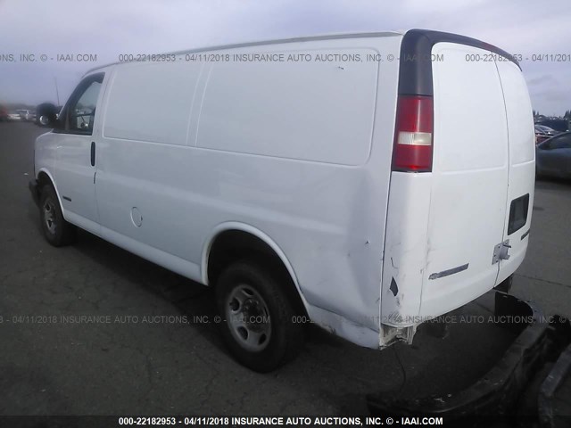 1GCGG25V051254254 - 2005 CHEVROLET EXPRESS G2500  WHITE photo 3