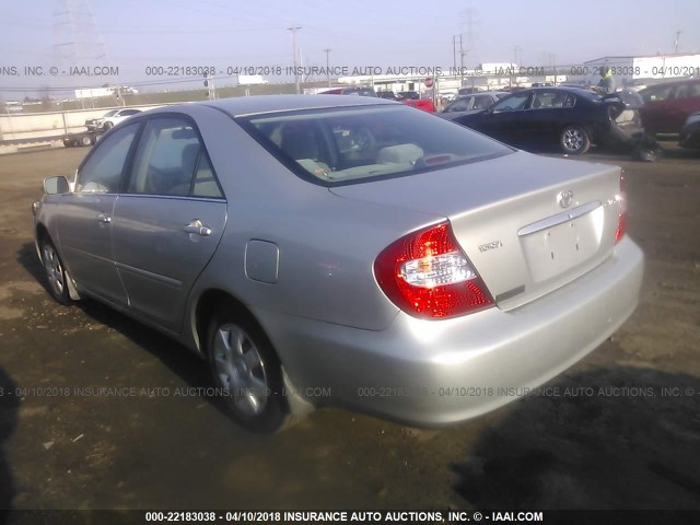 4T1BE32K24U916909 - 2004 TOYOTA CAMRY LE/XLE/SE SILVER photo 3