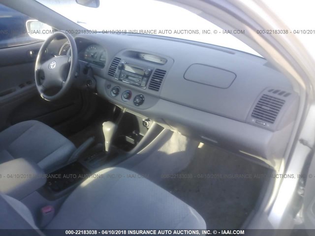 4T1BE32K24U916909 - 2004 TOYOTA CAMRY LE/XLE/SE SILVER photo 5
