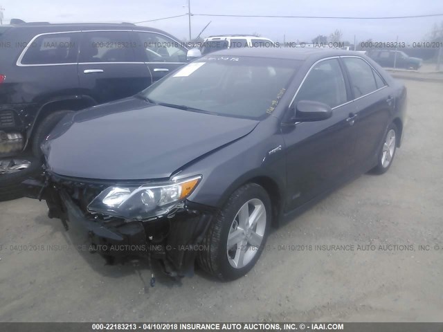 4T1BD1FK8EU138313 - 2014 TOYOTA CAMRY HYBRID/LE/XLE 灰色 照片 2
