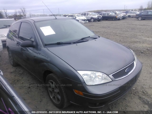 1FAHP31N67W142926 - 2007 FORD FOCUS ZX3/S/SE/SES GRAY photo 1