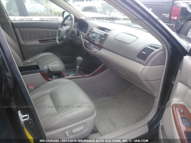 4T1BE30K34U305130 - 2004 TOYOTA CAMRY LE/XLE/SE შავი ფოტო 5