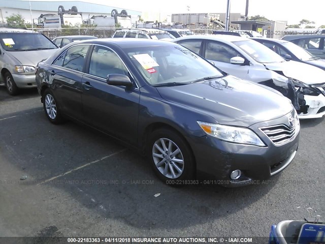 4T1BK3EK4BU628374 - 2011 TOYOTA CAMRY SE/LE/XLE GRAY photo 1