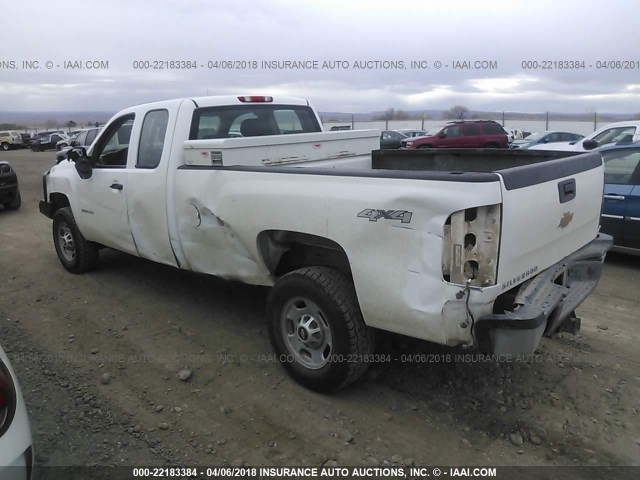 1GC2KVCG2DZ385622 - 2013 CHEVROLET SILVERADO K2500 HEAVY DUTY WHITE photo 3