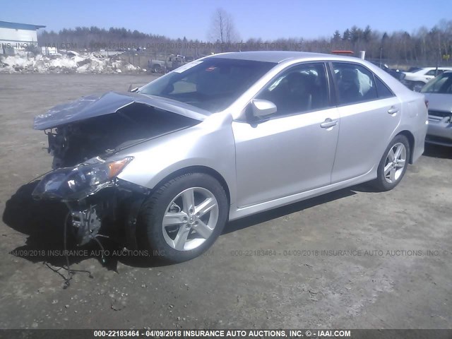 4T1BF1FK7EU346452 - 2014 TOYOTA CAMRY L/SE/LE/XLE 银色 照片 2