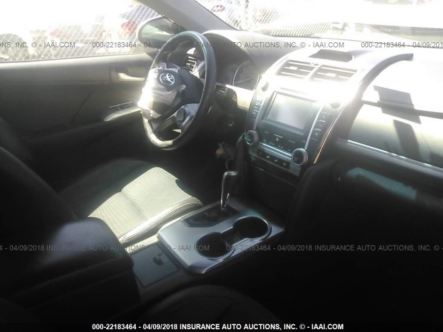 4T1BF1FK7EU346452 - 2014 TOYOTA CAMRY L/SE/LE/XLE 银色 照片 5