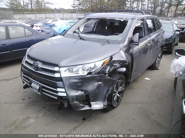 5TDBZRFH2JS841378 - 2018 TOYOTA HIGHLANDER LE/LE PLUS GRAY photo 2