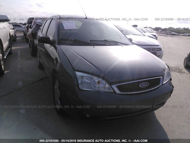 1FAHP34NX7W151186 - 2007 FORD FOCUS ZX4/S/SE/SES GRAY photo 1