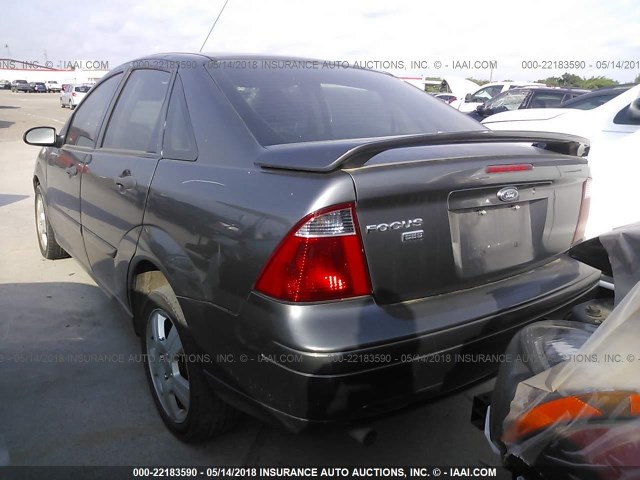 1FAHP34NX7W151186 - 2007 FORD FOCUS ZX4/S/SE/SES GRAY photo 3