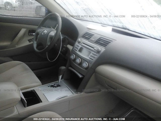 4T1BF3EK9AU538057 - 2010 TOYOTA CAMRY SE/LE/XLE 蓝色 照片 5