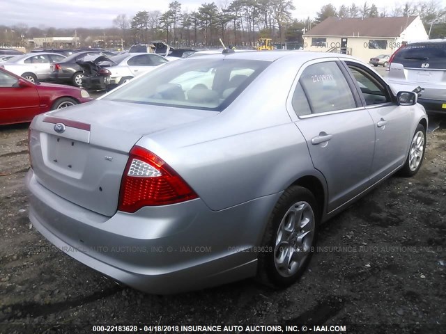 3FAHP0HA7AR344492 - 2010 FORD FUSION SE SILVER photo 4