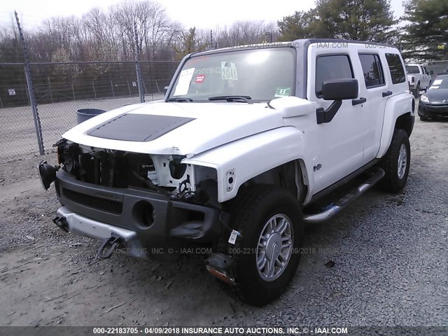 5GTEN13E488199323 - 2008 HUMMER H3 WHITE photo 2