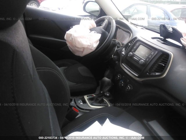 1C4PJMCXXJD545435 - 2018 JEEP CHEROKEE LATITUDE Қара фото 5