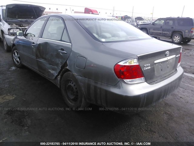 4T1BE32K25U979929 - 2005 TOYOTA CAMRY LE/XLE/SE ნაცრისფერი ფოტო 3