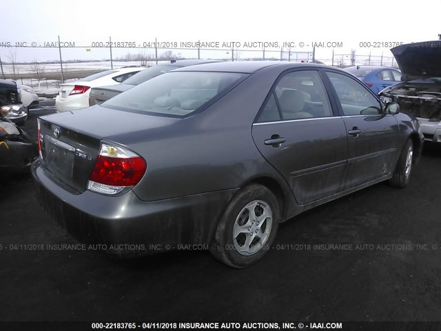 4T1BE32K25U979929 - 2005 TOYOTA CAMRY LE/XLE/SE ნაცრისფერი ფოტო 4