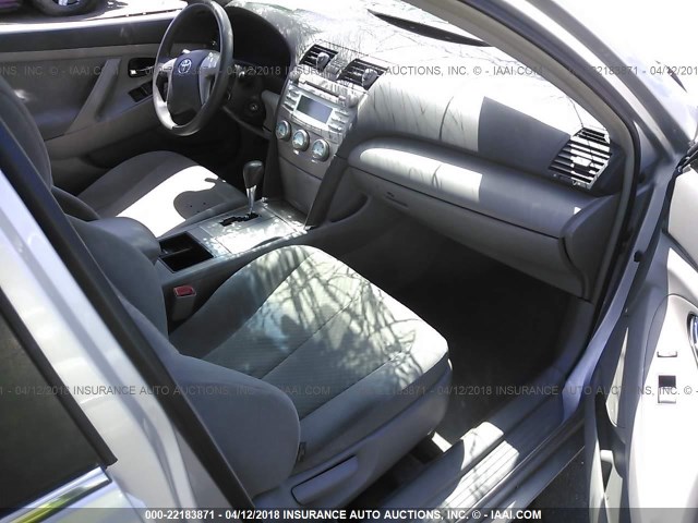 4T1BE46K18U246551 - 2008 TOYOTA CAMRY CE/LE/XLE/SE SILVER photo 5