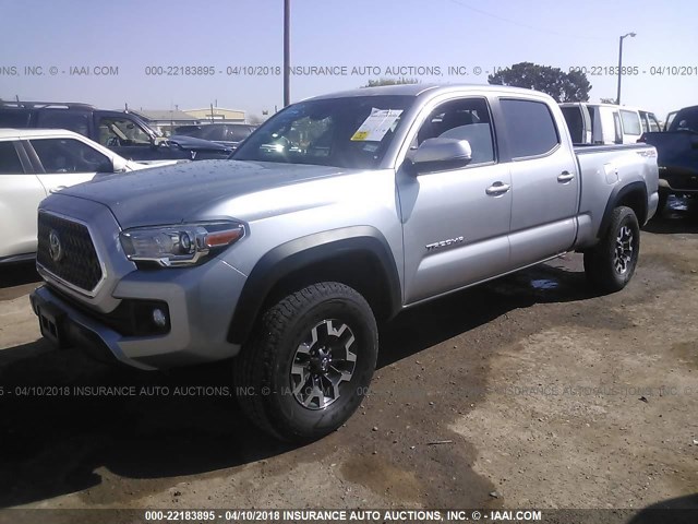 5TFDZ5BN0JX030993 - 2018 TOYOTA TACOMA DBL CAB/SR5/TRD SPORT/OR SILVER photo 2