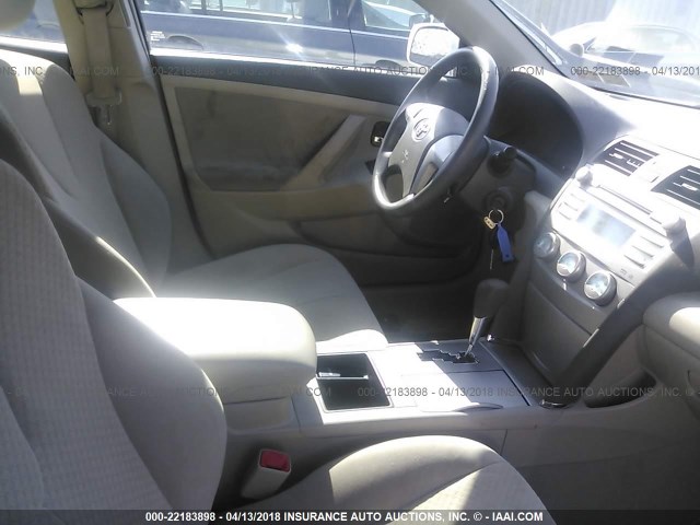 4T1BE46K39U919566 - 2009 TOYOTA CAMRY SE/LE/XLE WHITE photo 5