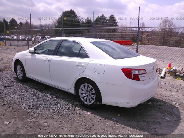 4T4BF1FK5ER382937 - 2014 TOYOTA CAMRY L/SE/LE/XLE WHITE photo 3