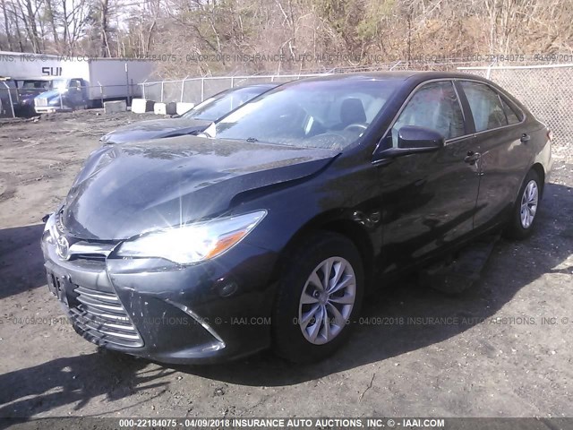 4T4BF1FK8GR519713 - 2016 TOYOTA CAMRY LE/XLE/SE/XSE BLACK photo 2