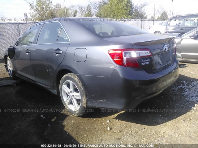 4T1BF1FK9CU133757 - 2012 TOYOTA CAMRY SE/LE/XLE Сұр фото 3