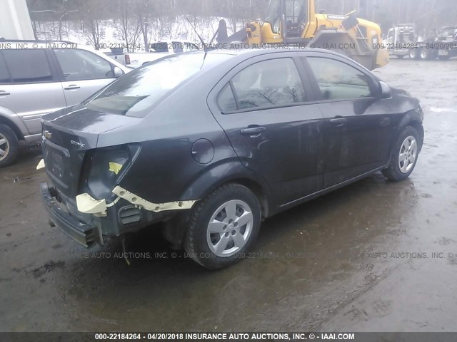 1G1JB5SGXD4222820 - 2013 CHEVROLET SONIC LS 灰色 照片 4