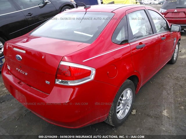 1FAHP35N98W157853 - 2008 FORD FOCUS SE/SEL/SES RED photo 4