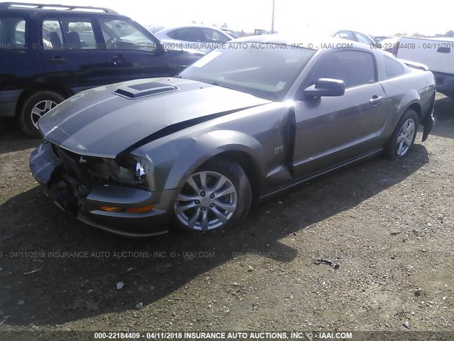 1ZVFT82H255241052 - 2005 FORD MUSTANG GT GRAY photo 2