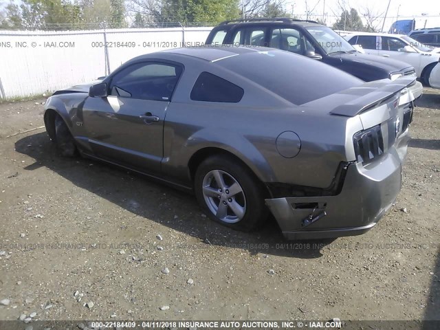 1ZVFT82H255241052 - 2005 FORD MUSTANG GT GRAY photo 3