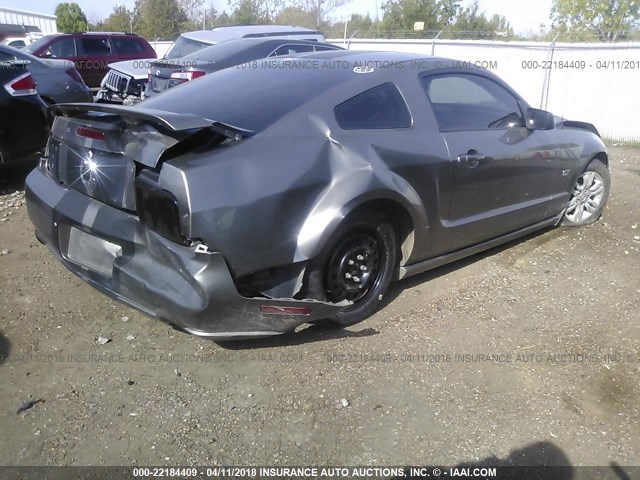 1ZVFT82H255241052 - 2005 FORD MUSTANG GT GRAY photo 4