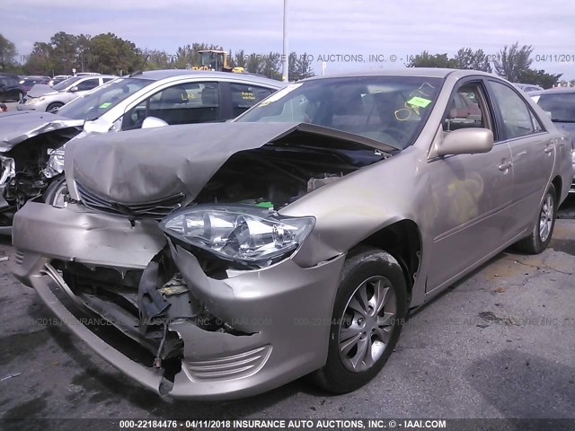 4T1BF32K26U120077 - 2006 TOYOTA CAMRY LE/XLE/SE ოქროსფერი ფოტო 2