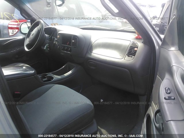 1FMPU16L11LB72477 - 2001 FORD EXPEDITION XLT Gümüş foto 5