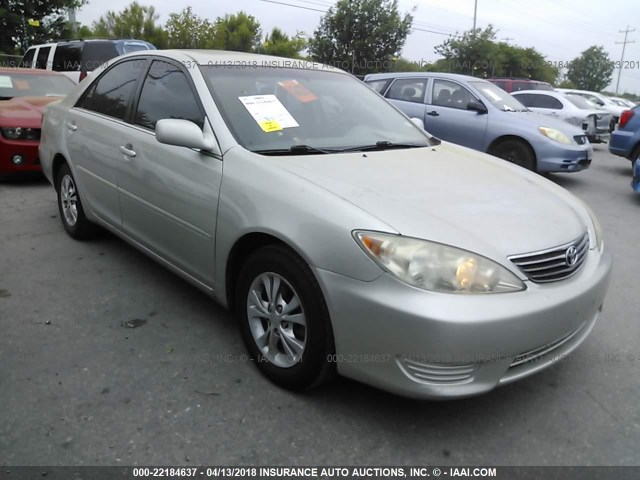 4T1BF32K55U093441 - 2005 TOYOTA CAMRY LE/XLE/SE SILVER photo 1