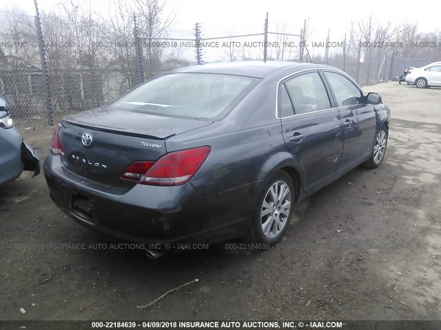 4T1BK36B88U305498 - 2008 TOYOTA AVALON XL/XLS/TOURING/LIMITED GRAY photo 4