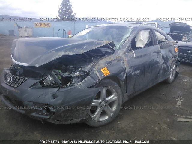 4T1CA30P77U118196 - 2007 TOYOTA CAMRY SOLARA SE/SLE GRAY photo 2
