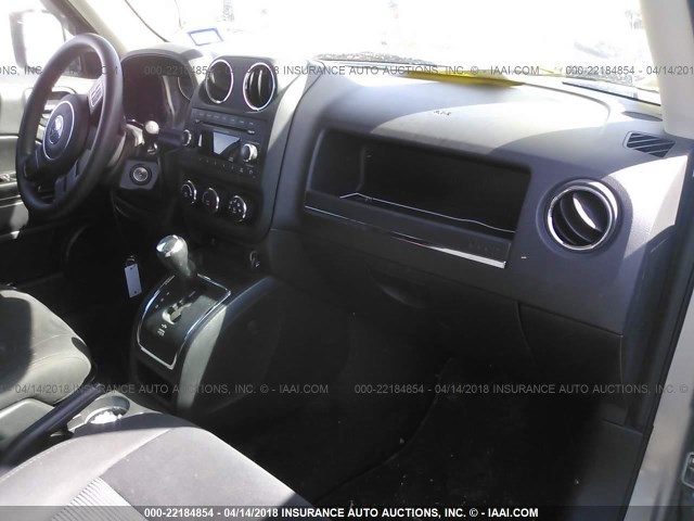 1C4NJRBB6FD332001 - 2015 JEEP PATRIOT SPORT 灰色 照片 5