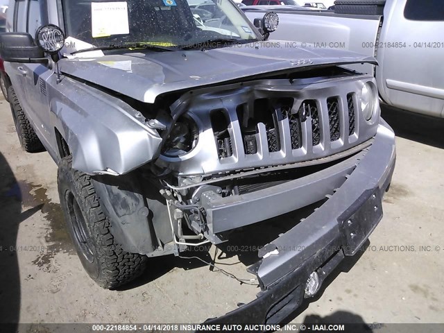 1C4NJRBB6FD332001 - 2015 JEEP PATRIOT SPORT GRAY photo 6