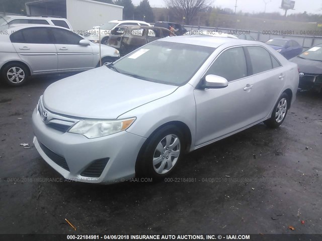4T1BF1FK0CU042599 - 2012 TOYOTA CAMRY SE/LE/XLE SILVER photo 2
