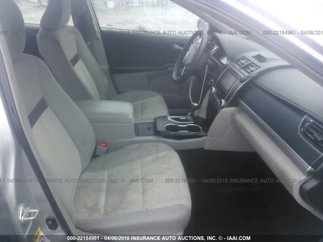 4T1BF1FK0CU042599 - 2012 TOYOTA CAMRY SE/LE/XLE SILVER photo 5