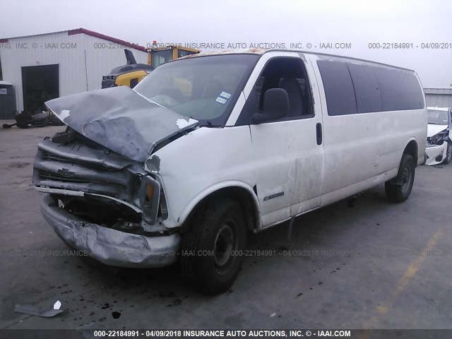 1GAHG39R6Y1239777 - 2000 CHEVROLET EXPRESS G3500  WHITE photo 2