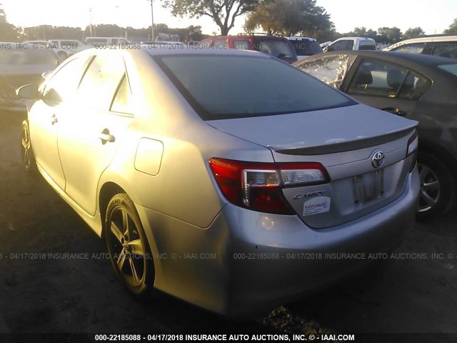 4T1BF1FK6CU175299 - 2012 TOYOTA CAMRY SE/LE/XLE GRAY photo 3