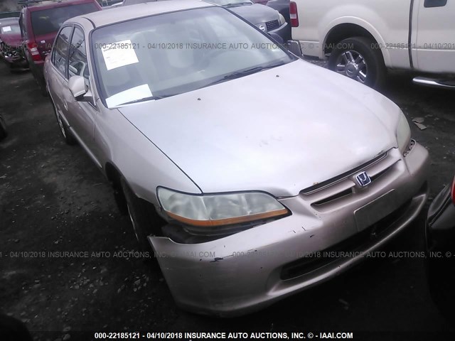 1HGCG6690YA070039 - 2000 HONDA ACCORD SE GOLD photo 1