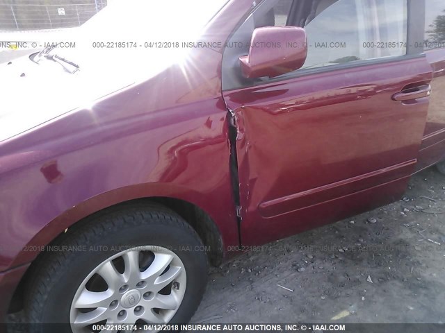 KNDMB233X76112745 - 2007 KIA SEDONA EX/LX RED photo 6